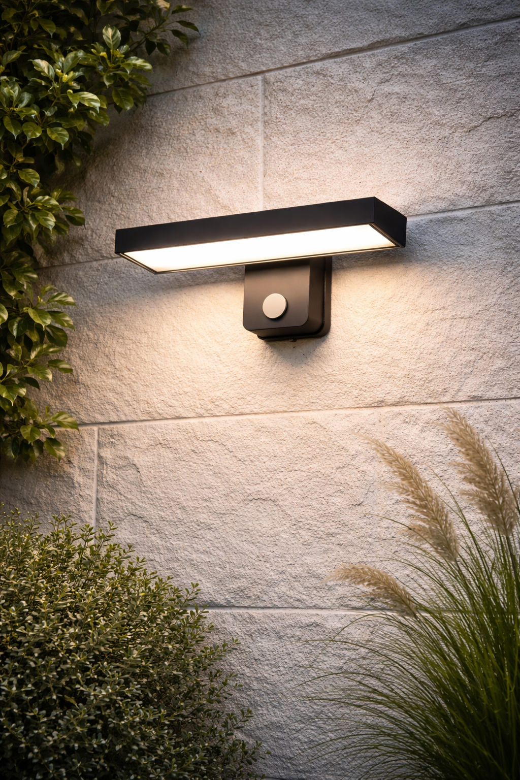 Modern Stainless Steel Outdoor Wall Sconce – Weatherproof Rectangular LED Light Fixture for Garden, Patio & Entryway