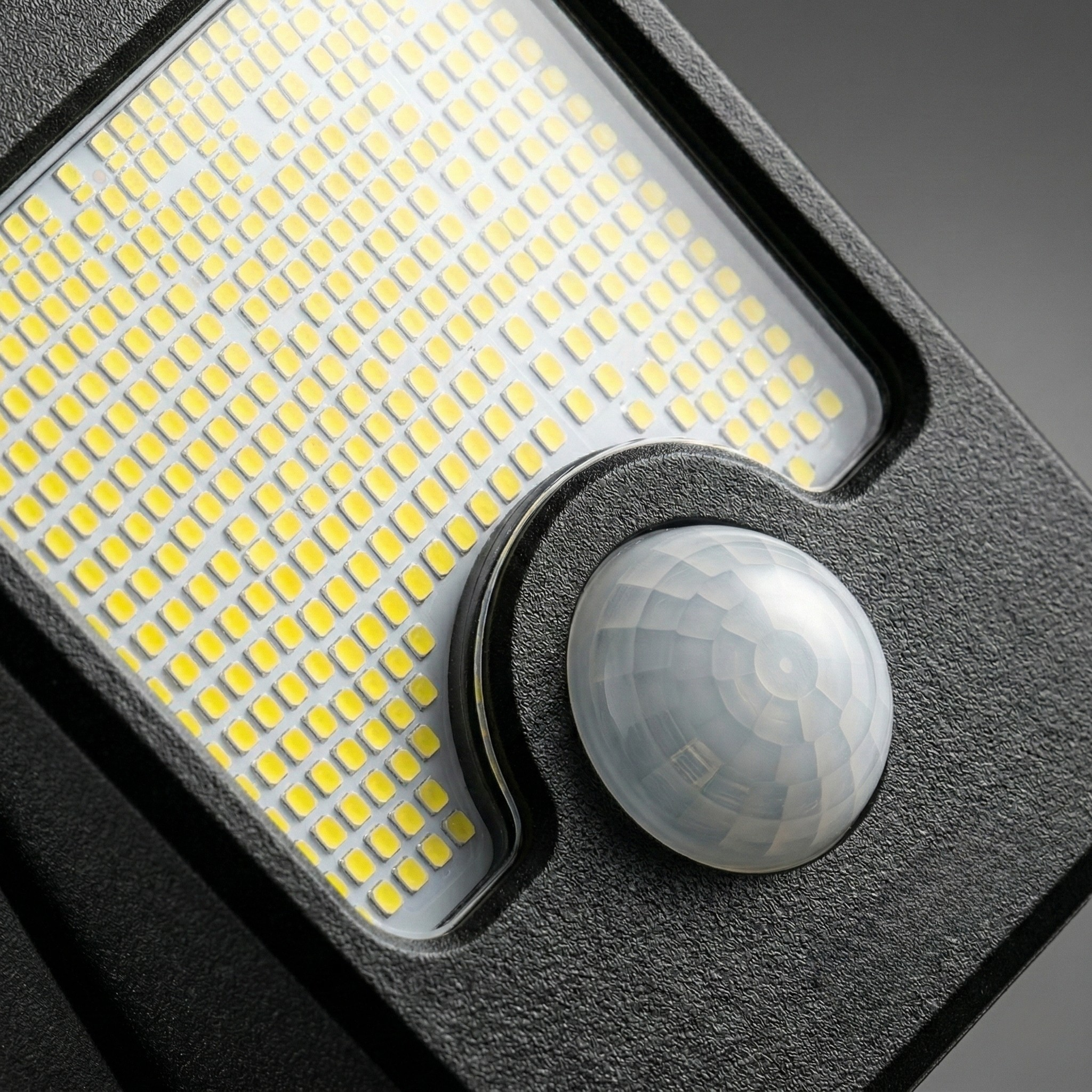 Solar-Powered Motion Sensing Outdoor Clip Light